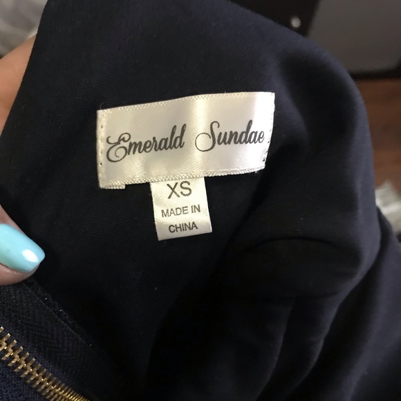 Elegant short bodycon dress - Picture 3 of 3